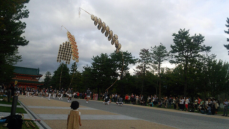 秋田 竿燈まつりのデモ
