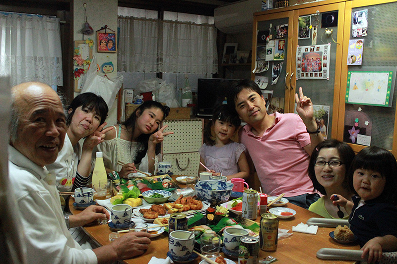 子供のでもあるこの日は47回目の結婚記念日 孫たちに囲まれて 5.5