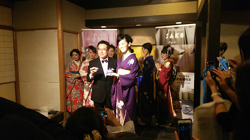 ス日本酒京都代表選出会から~ 左・伊藤圭一さん 右・ミス日本酒京都代表