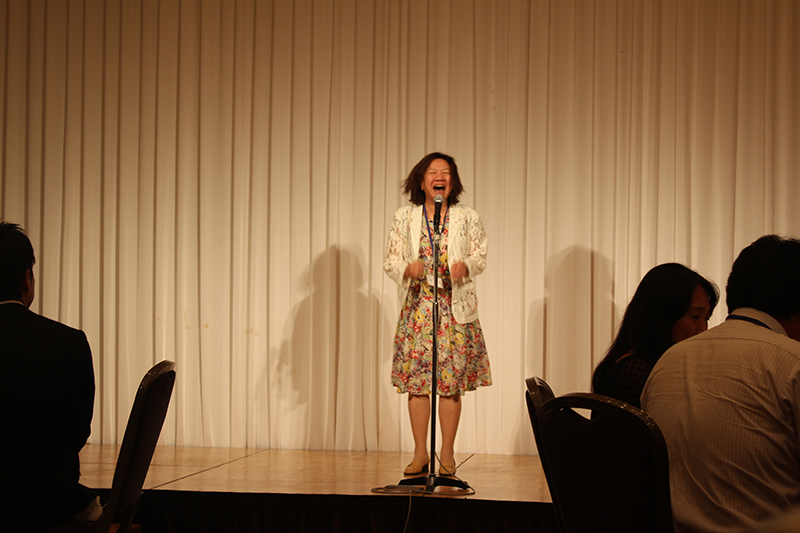 笑いの実演を披露していただいた門千奈津様(office えがお代表)